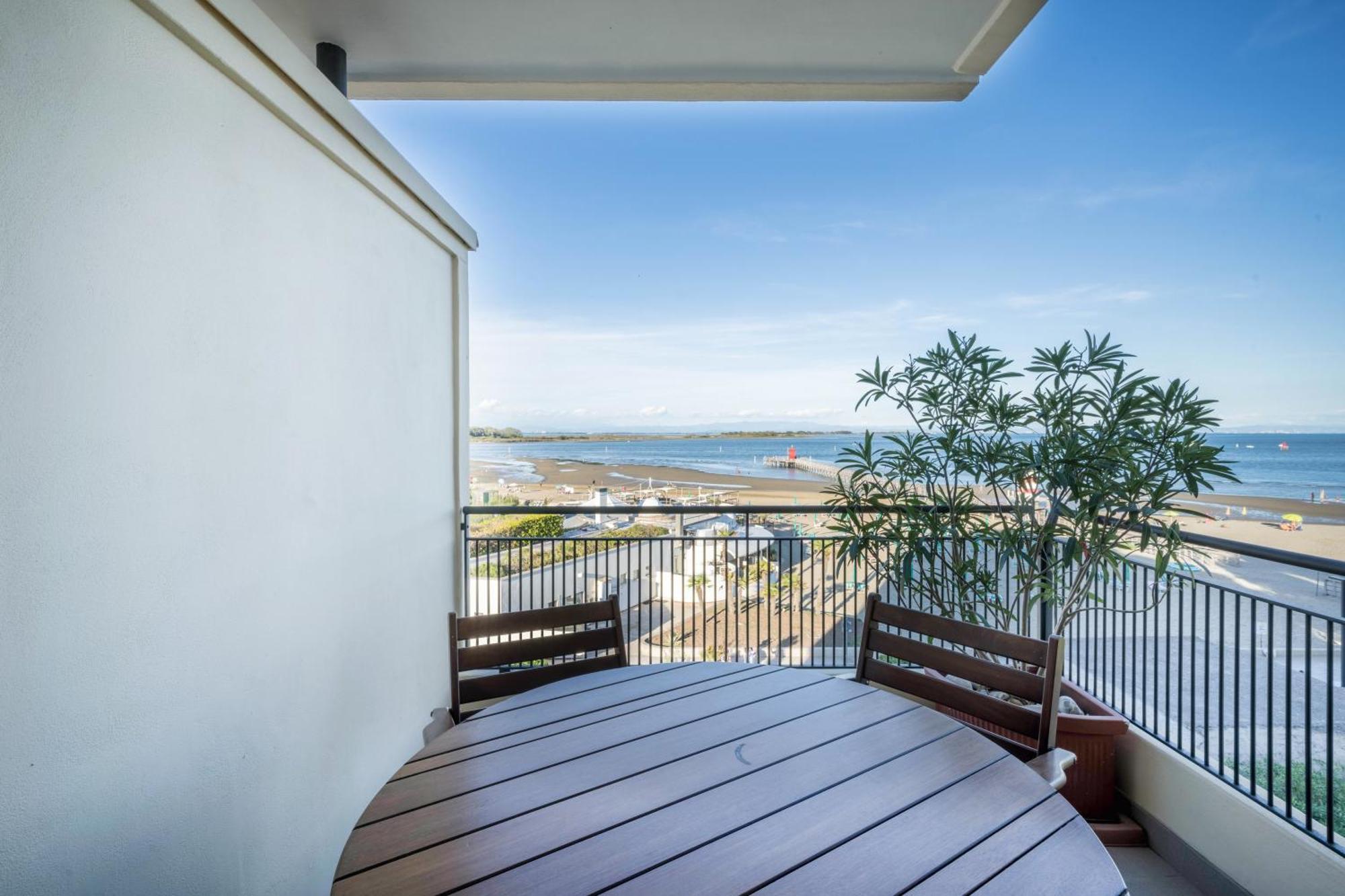 Ferienwohnung La Terrazza Sul Faro Lignano Sabbiadoro Exterior foto
